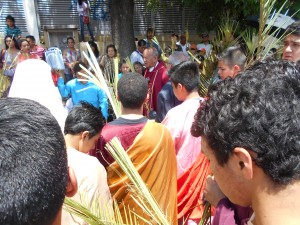 Domingo de Ramos en templo San Marcelino Champagnat. BENDICION de palmas. Morelia, marzo 29 de 2015